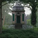 Apartment Tot Rust In The Forest